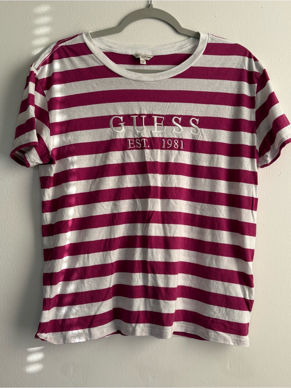 Vintage Y2K GUESS Women’s M White/Fuchsia  Striped Logo Short Sleeve T-Shirt